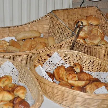 מלון De Viertorre 2*